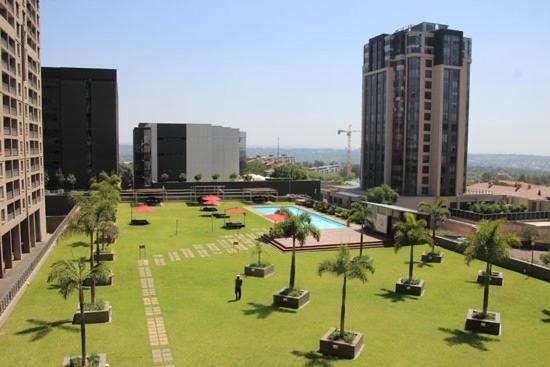 2 Bedroom 2 Bath Luxury - Sandton Cbd Johannesburg Exterior foto